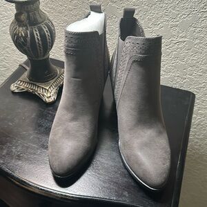 MIA size 8.5 grey suede boots with heels NWOT